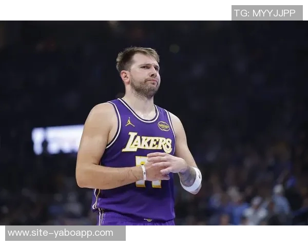 湖人新赛季四场比赛均有球员得分40东契奇和里夫斯表现惊艳