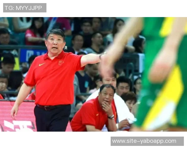 中国女篮主帅宫鲁鸣亲临现场指导观战WCBA四川对阵武汉常规赛